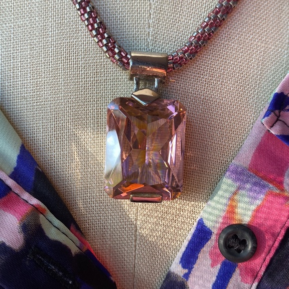 Jewelry - Pink seed bead necklace